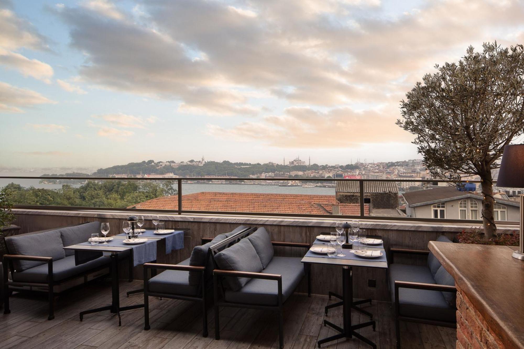 德卡蒙多加拉塔酒店 伊斯坦布尔 外观 照片 The Terrace at the Hotel