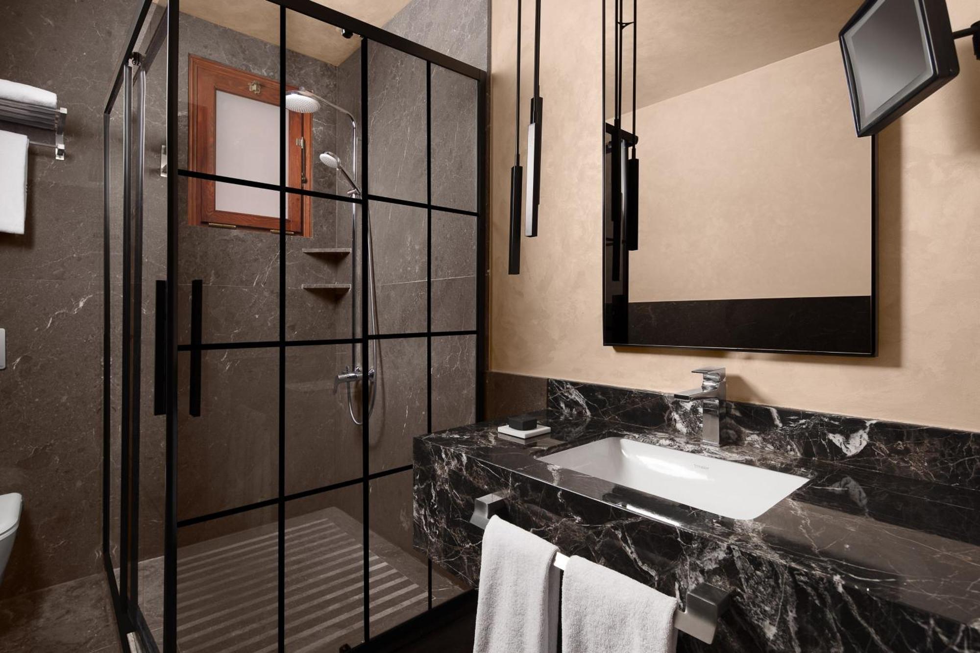 德卡蒙多加拉塔酒店 伊斯坦布尔 外观 照片 Bathroom